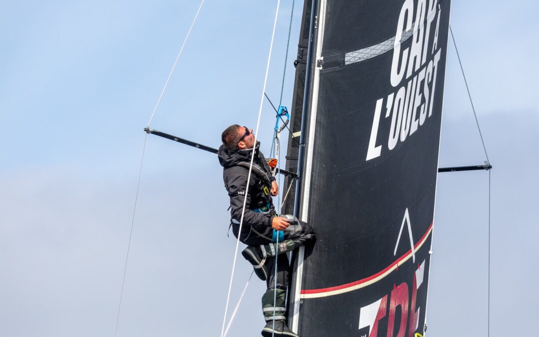 La Solitaire do Figaro Paprec abranda rumo a Finisterra e abre nova batalha tática na aproximação a Vigo
