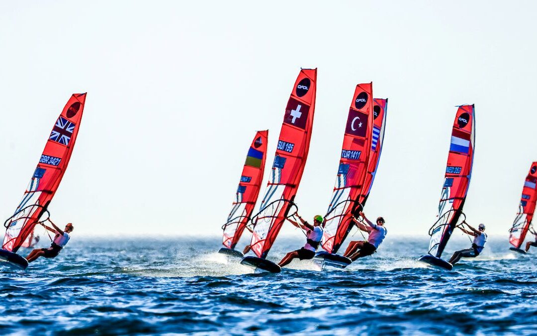 Europeu Sénior de iQFOiL leva 198 atletas de 42 países à Praia da Rocha