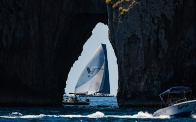 Capricorno e Bella Mente vencem regata em torno de Capri na abertura da fase costeira do IMA Maxi Europeans