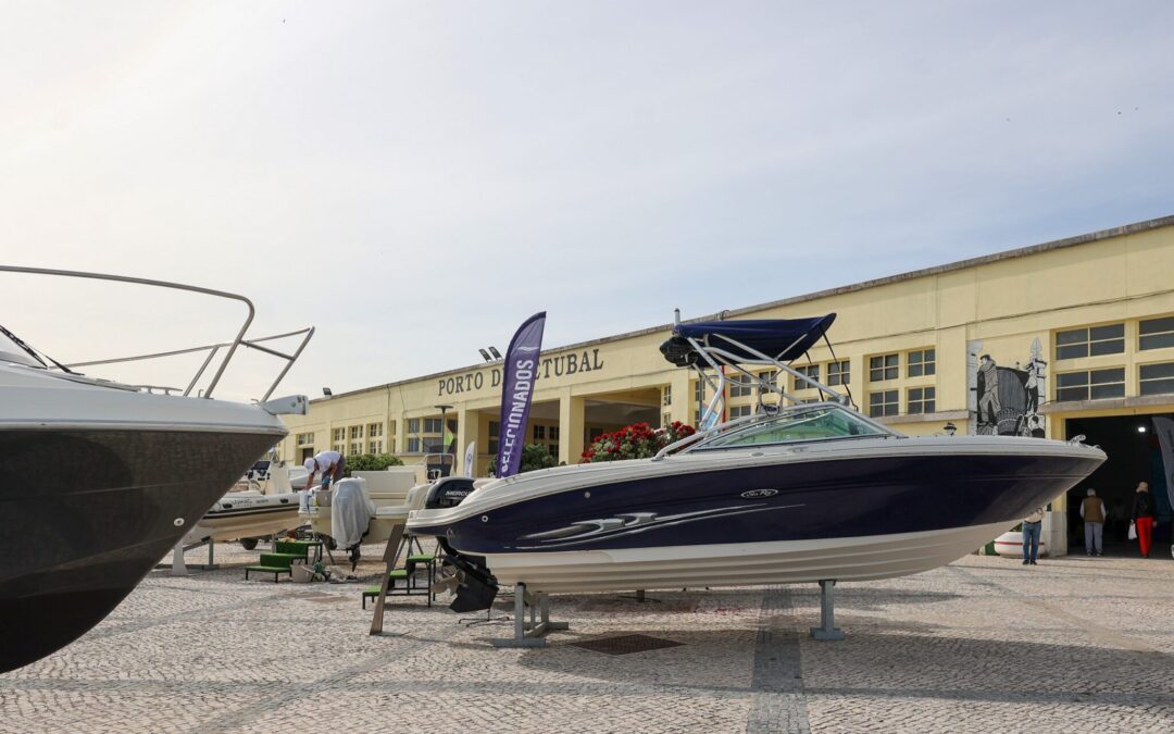 Feira Náutica de Setúbal mantém programação até domingo, mas cancela regatas devido ao mau tempo