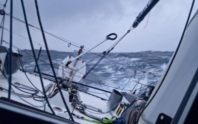La Solitaire du Figaro Paprec segue sem tréguas e espera pela próxima rotação do vento