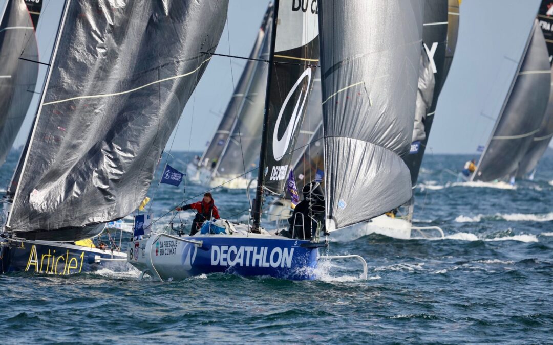 La Solitaire du Figaro Paprec arrancou com Loïs Berrehar na frente da primeira etapa
