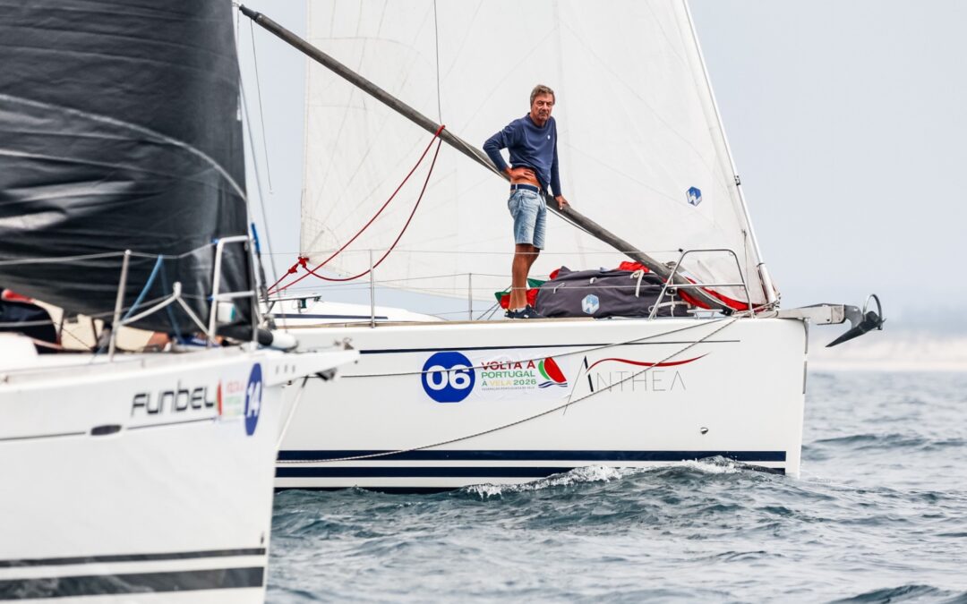 Falta de vento encurta etapa da Volta a Portugal à Vela até Cascais