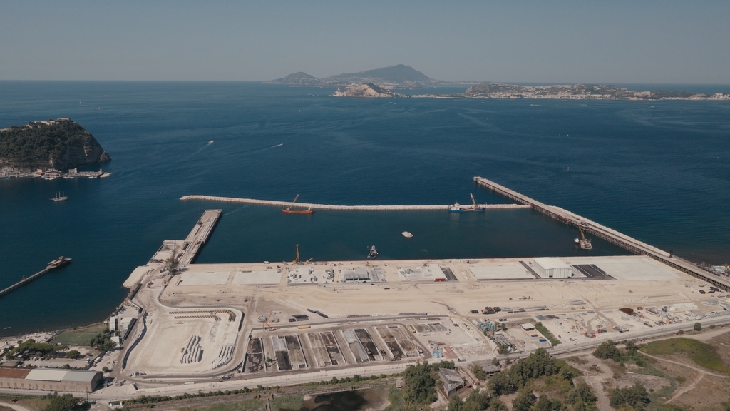 Luna Rossa prepara Nápoles 2027 entre Cagliari e nova base em Bagnoli