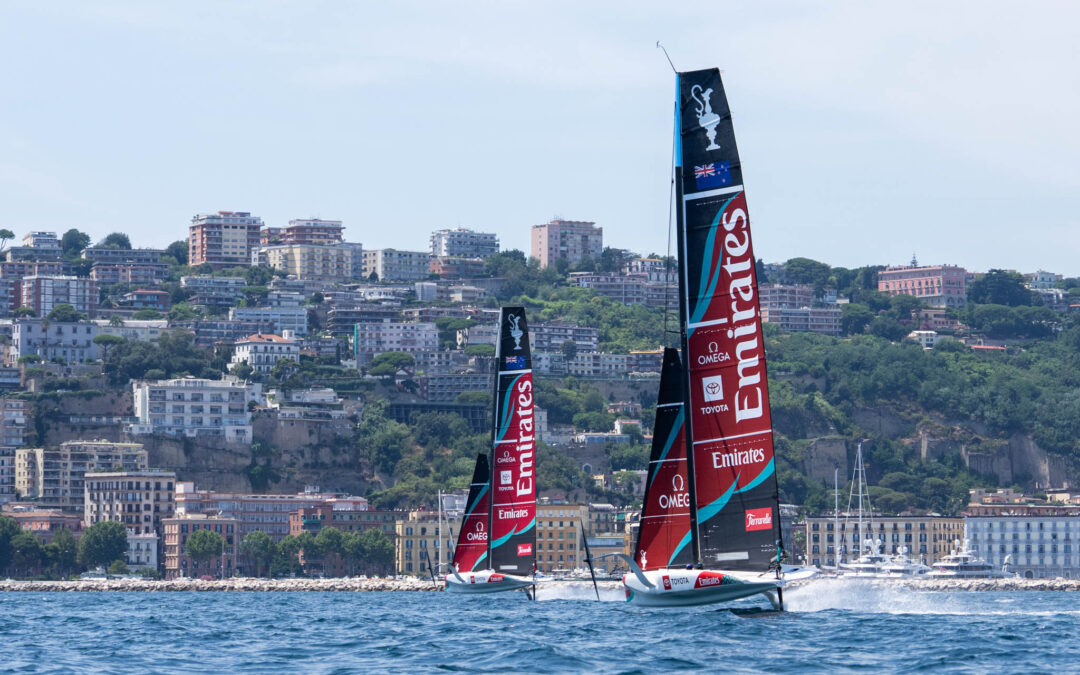 Emirates Team New Zealand faz primeiro treino na baía de Nápoles