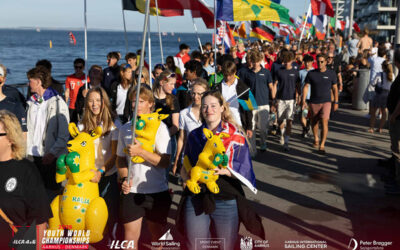 Mundiais Youth de ILCA 6 abrem em Aarhus com desfile de 429 velejadores