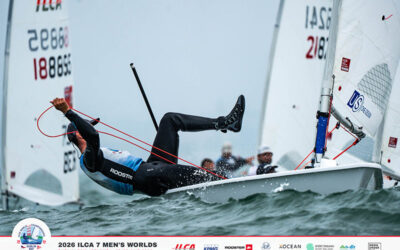 Ryan Lo assume liderança do Mundial de ILCA 7 em Dún Laoghaire