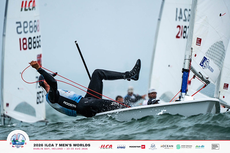 Ryan Lo assume liderança do Mundial de ILCA 7 em Dún Laoghaire