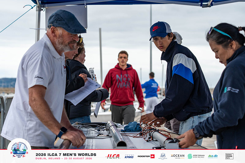 Mundial masculino de ILCA 7 arranca na Irlanda com 141 velejadores