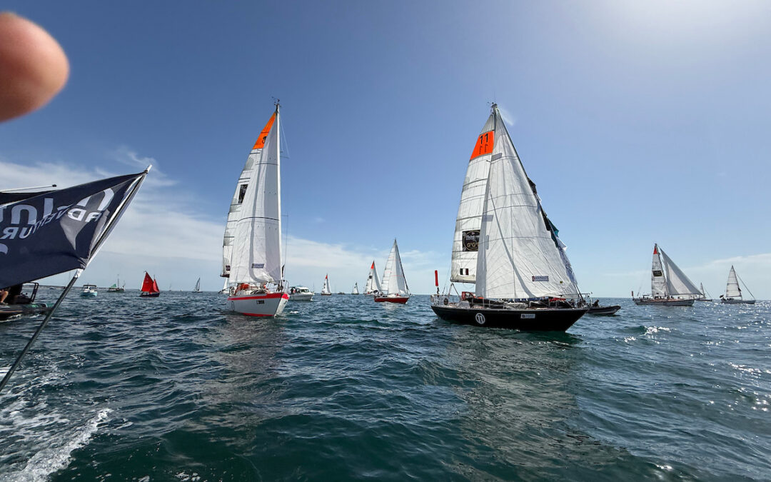 Golden Globe Race larga de Les Sables e enfrenta primeiro teste na Biscaia