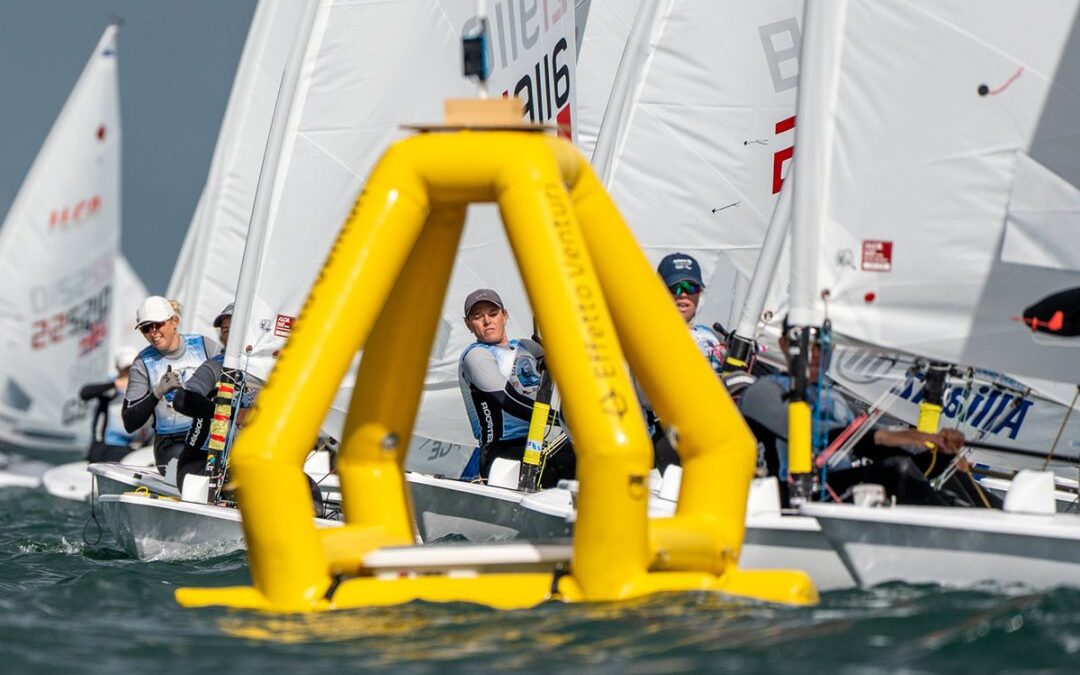 Emma Plasschaert assume liderança no Mundial feminino de ILCA 6