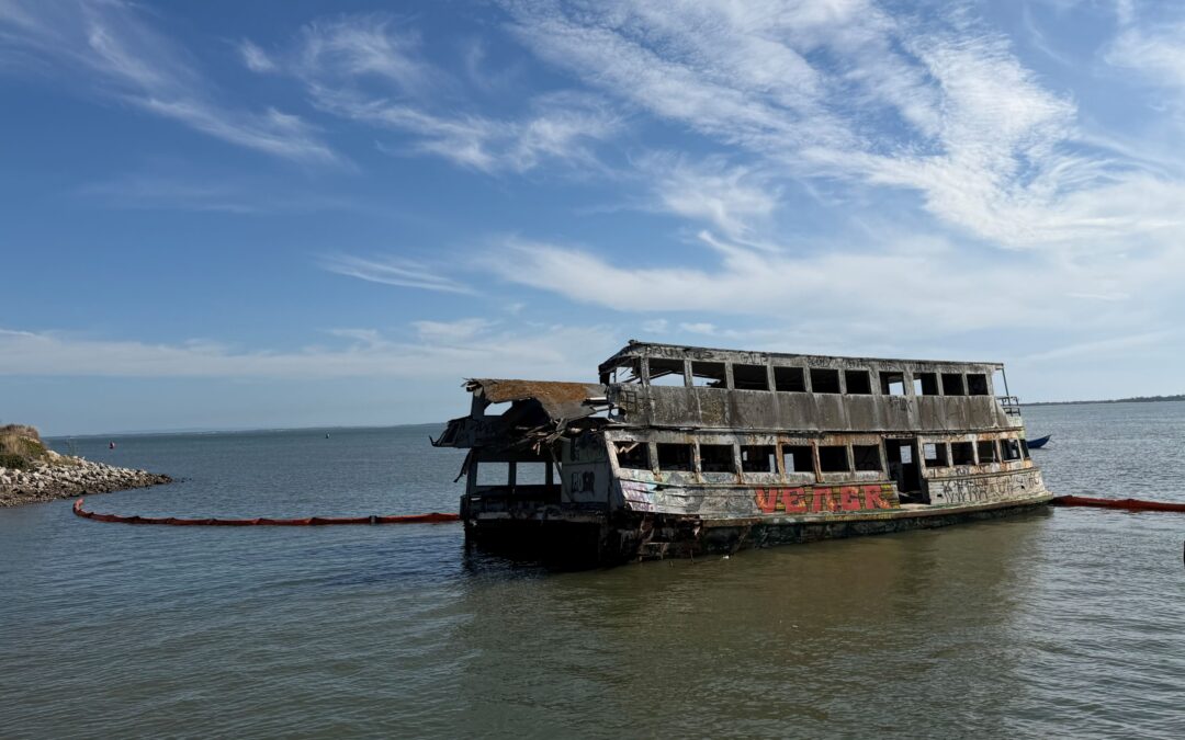 Porto de Setúbal inicia remoção da antiga embarcação Recordação
