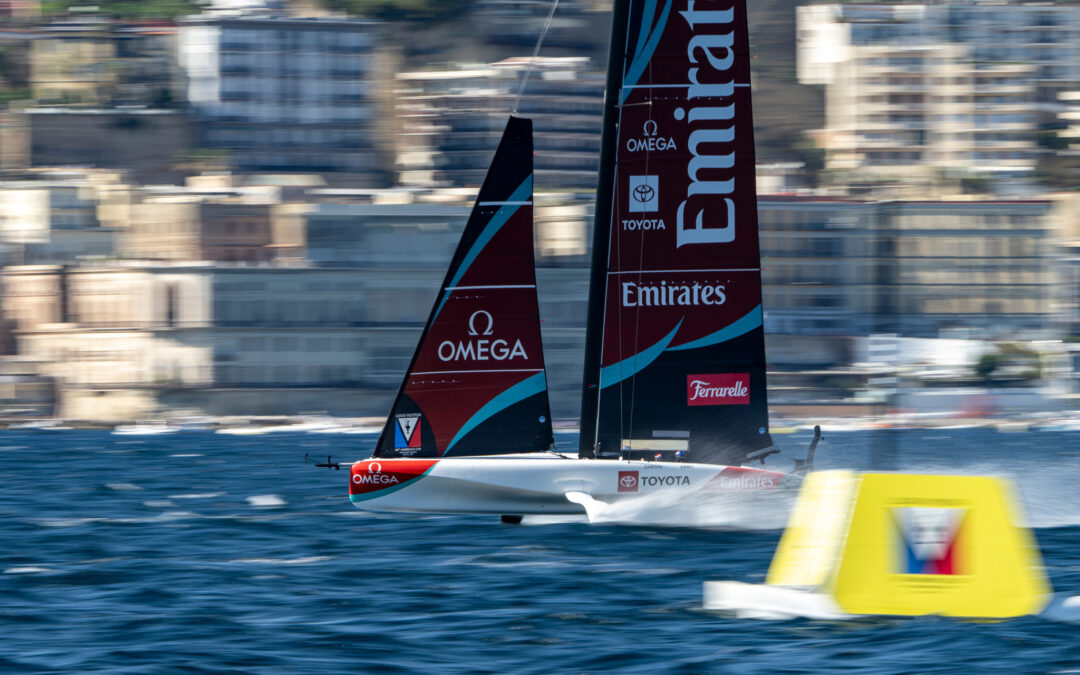 Emirates Team New Zealand mantém segundo lugar após jornada caótica em Nápoles